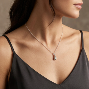 Collar con colgante gota