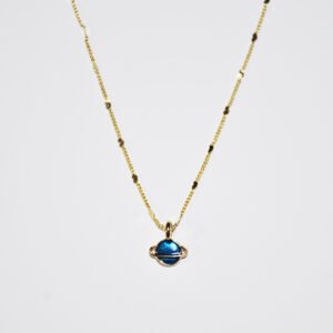 Collar bañado en oro con colgante de planeta