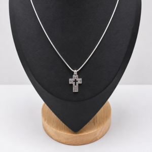 Collar baño de plata con colgante de cruz